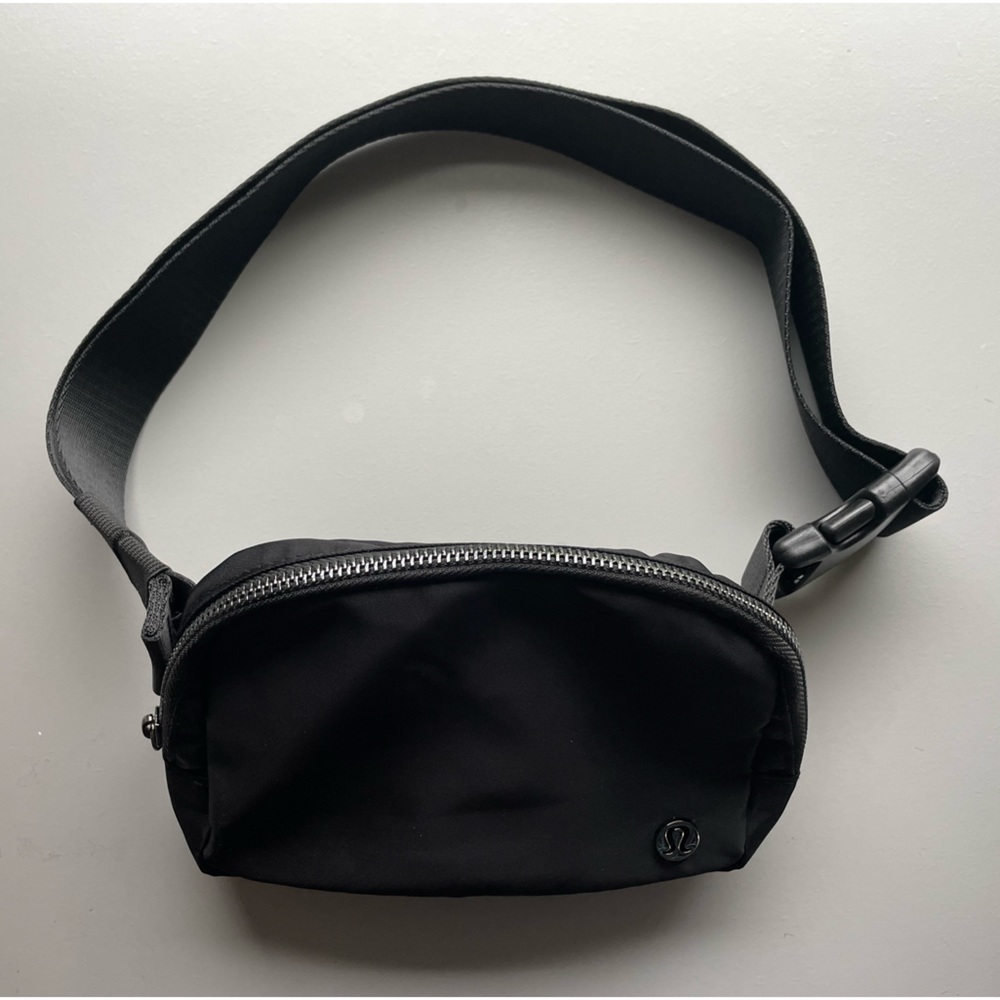 Black lululemon Crossbody